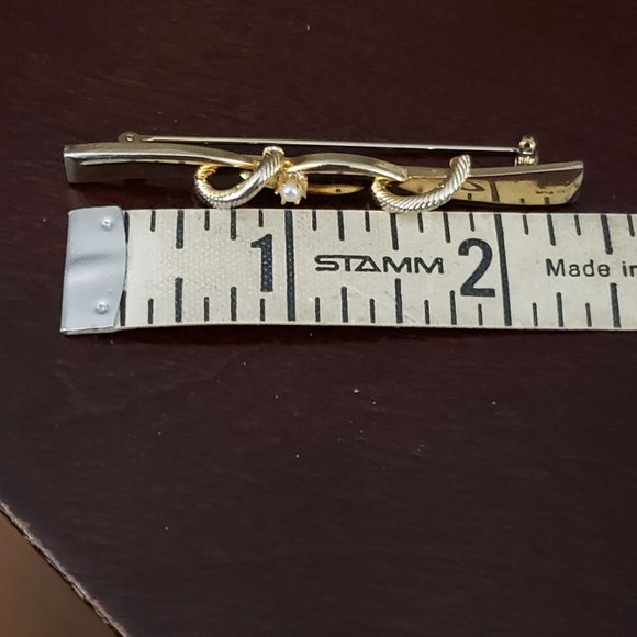 Vintage MCM Sweater Bar Pin Etched With Faux Seed Pearl Safety C Clasp Excellent - Picture 6 of 6